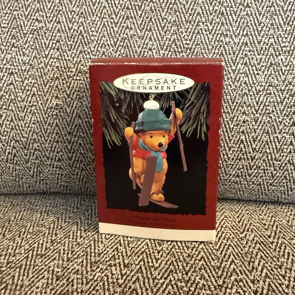 Hallmark Keepsake Ornament Winnie the Pooh Skiing Disney‎ Collection